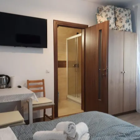Hunyadi Budget Ciresica Apartment *