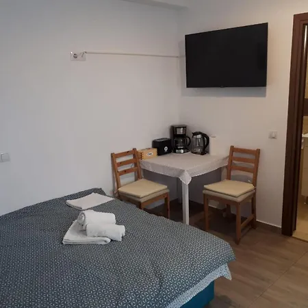 Hunyadi Budget Ciresica Apartment *